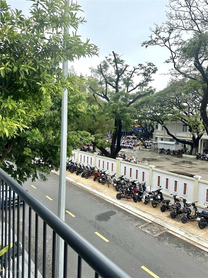 Cần bán căn nhà 1 trệt 2 lầu kdc phố biển ocean dunes