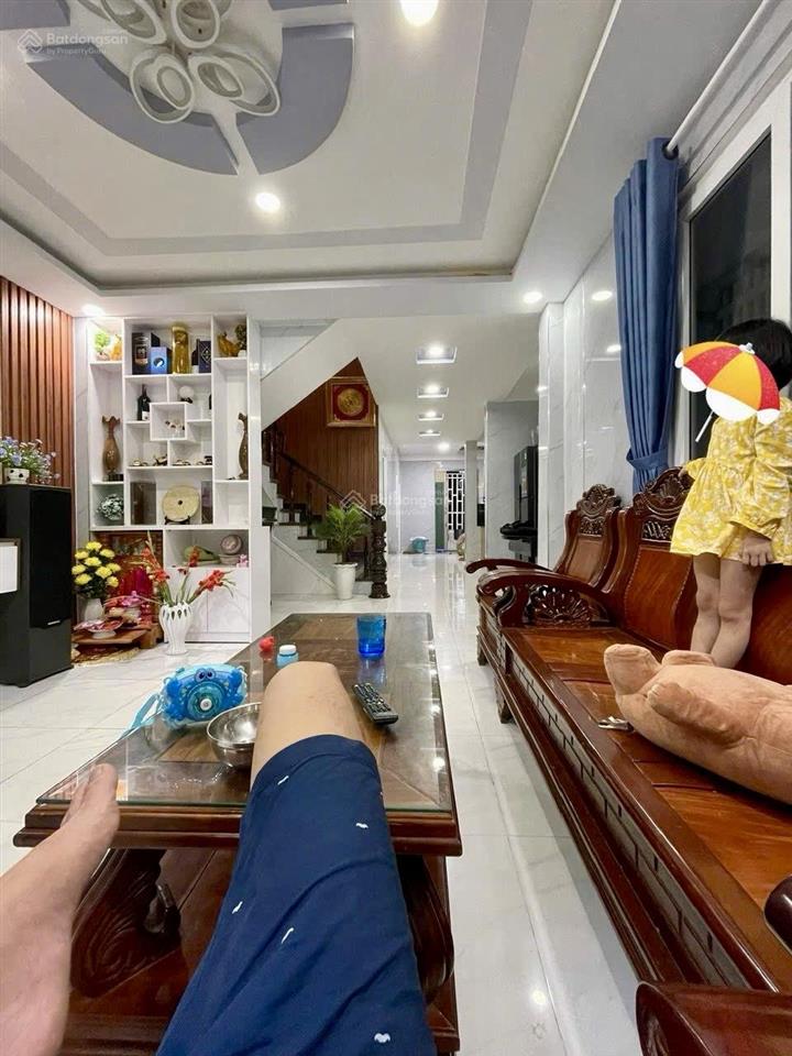 Cần bán căn nhà 3pn, vừa ở vừa có thu nhập từ 3 phòng trọ phía sau