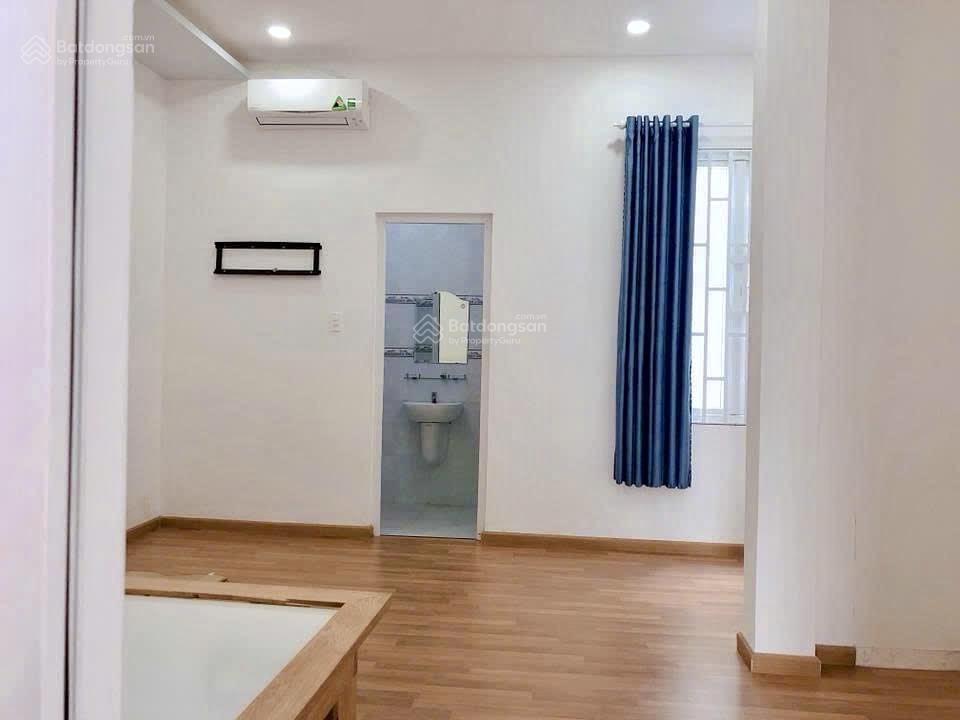 Cần bán căn nhà 3pn, vừa ở vừa có thu nhập từ 3 phòng trọ phía sau