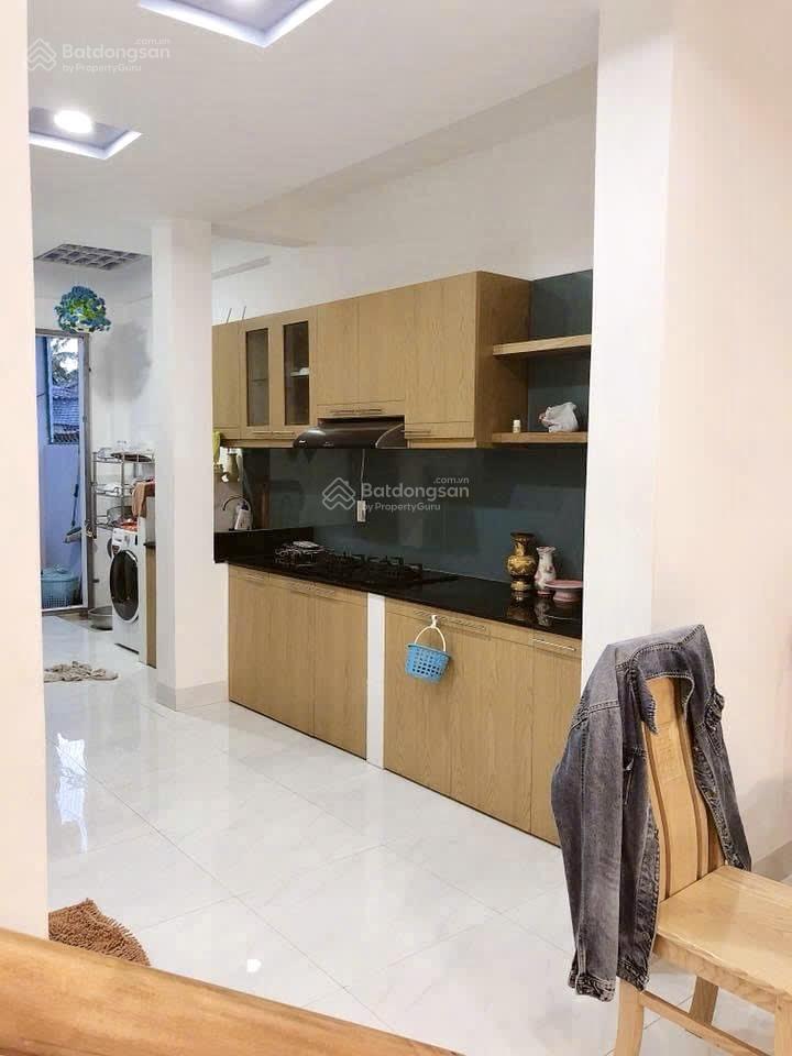 Cần bán căn nhà 3pn, vừa ở vừa có thu nhập từ 3 phòng trọ phía sau
