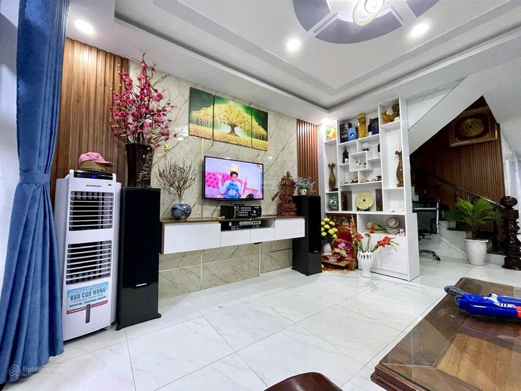 Cần bán căn nhà 3pn, vừa ở vừa có thu nhập từ 3 phòng trọ phía sau
