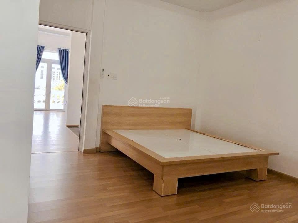 Cần bán căn nhà 3pn, vừa ở vừa có thu nhập từ 3 phòng trọ phía sau