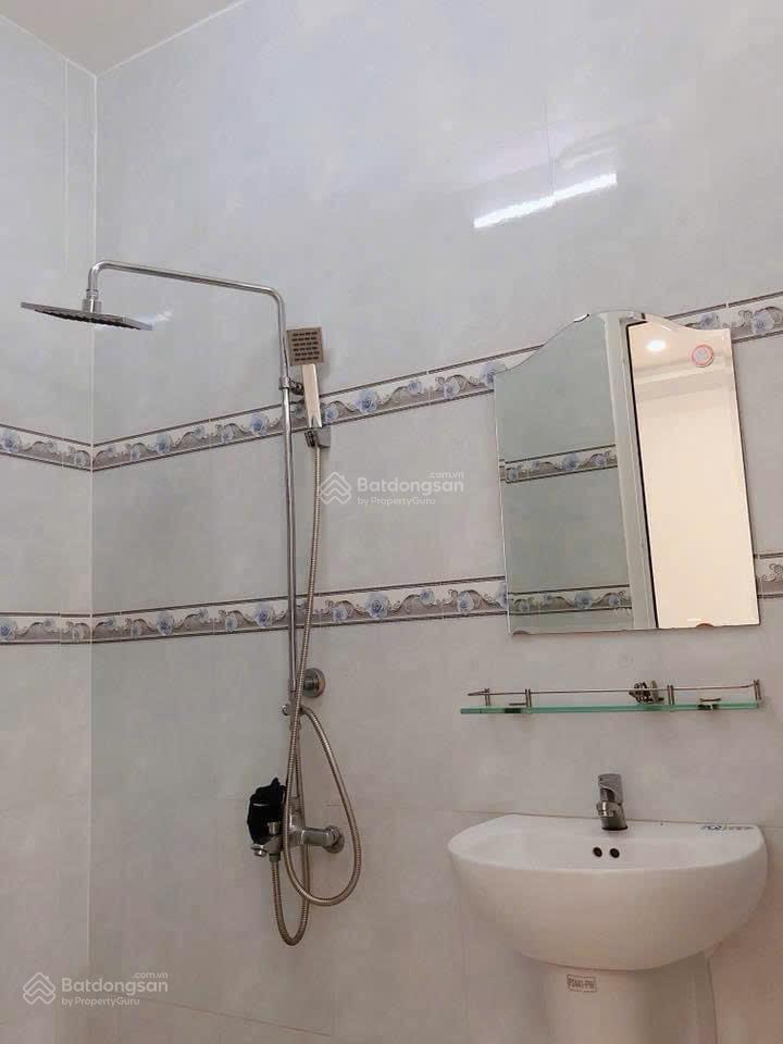 Cần bán căn nhà 3pn, vừa ở vừa có thu nhập từ 3 phòng trọ phía sau