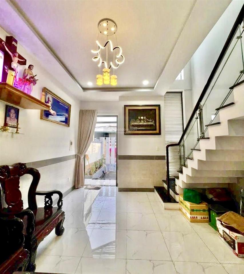 Cần bán căn nhà 1 trệt 1 lầu trung tâm phan thiết