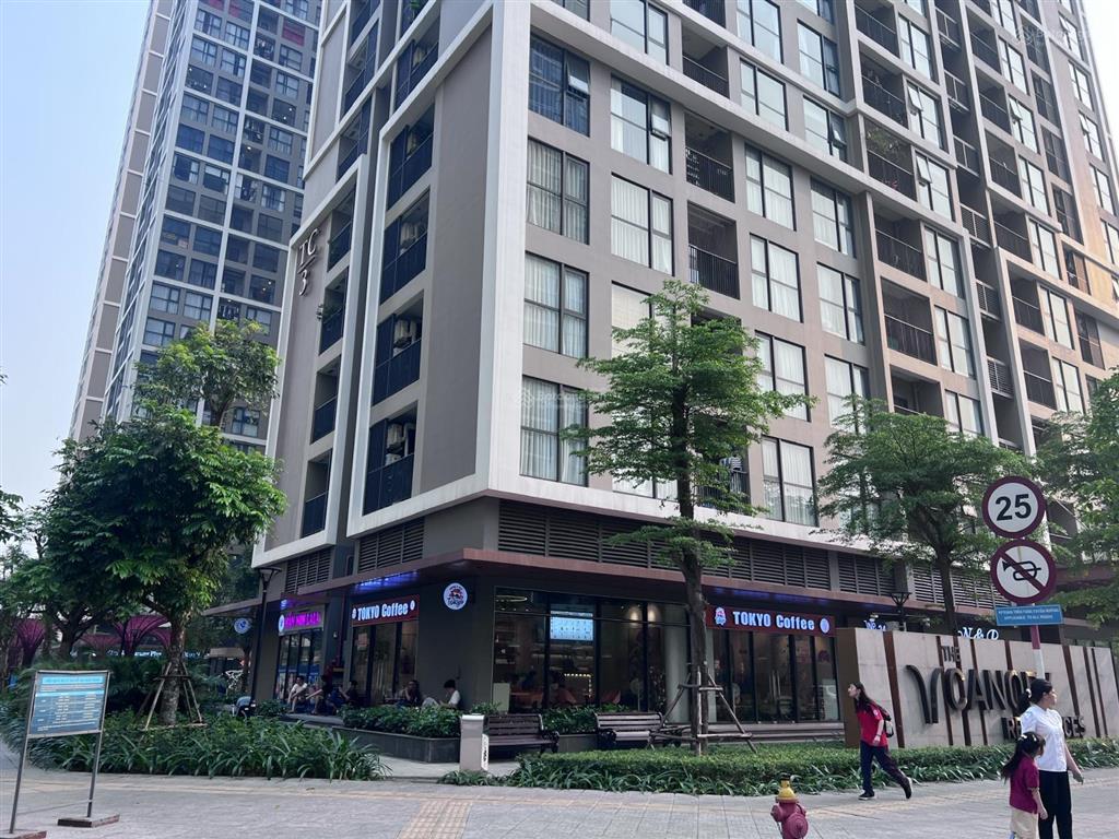 Bán shop chân đế sổ đỏ lâu dài tại sakura(sa1 lõi 12 toà 32 tầng với 8000 hộ )dòng tiền 60tr/tháng