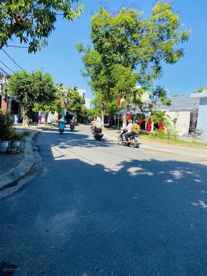 Bán 95m2. 2 mặt tiền đầu đường nguyễn xuân hữu gần trường học 50m. 3,8 tỷ (vị trí đẹp giá tốt)