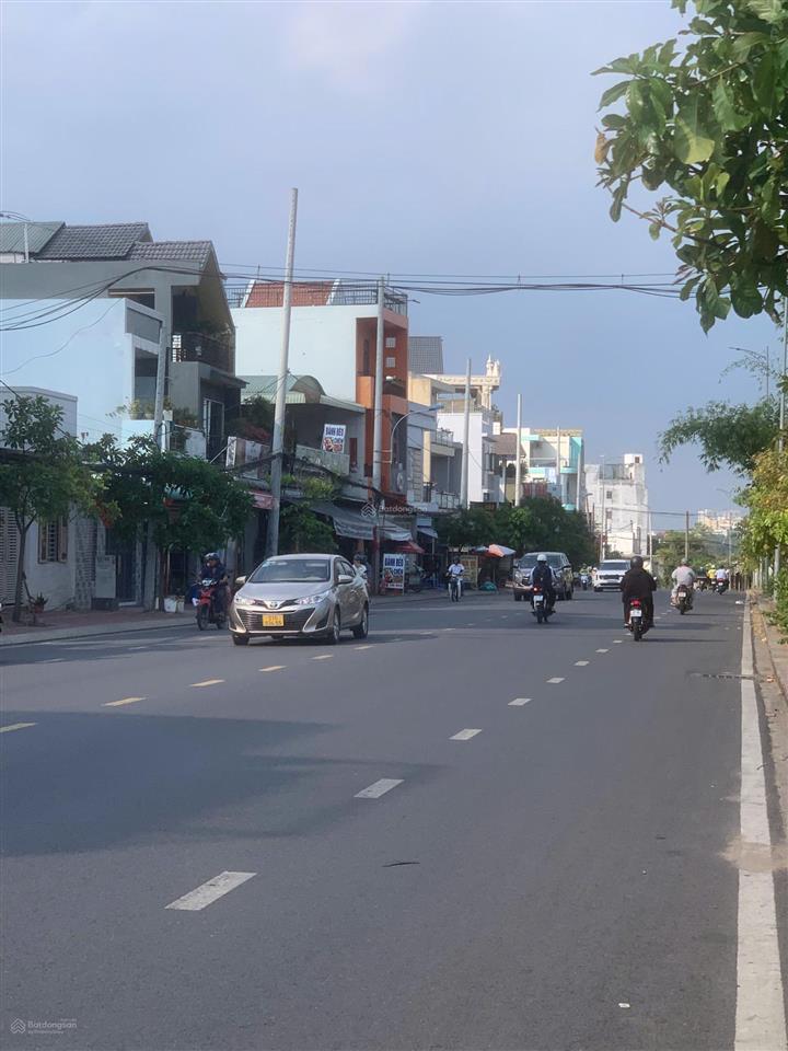 Cho thuê nhà 3 tầng mặt tiền thủ đức