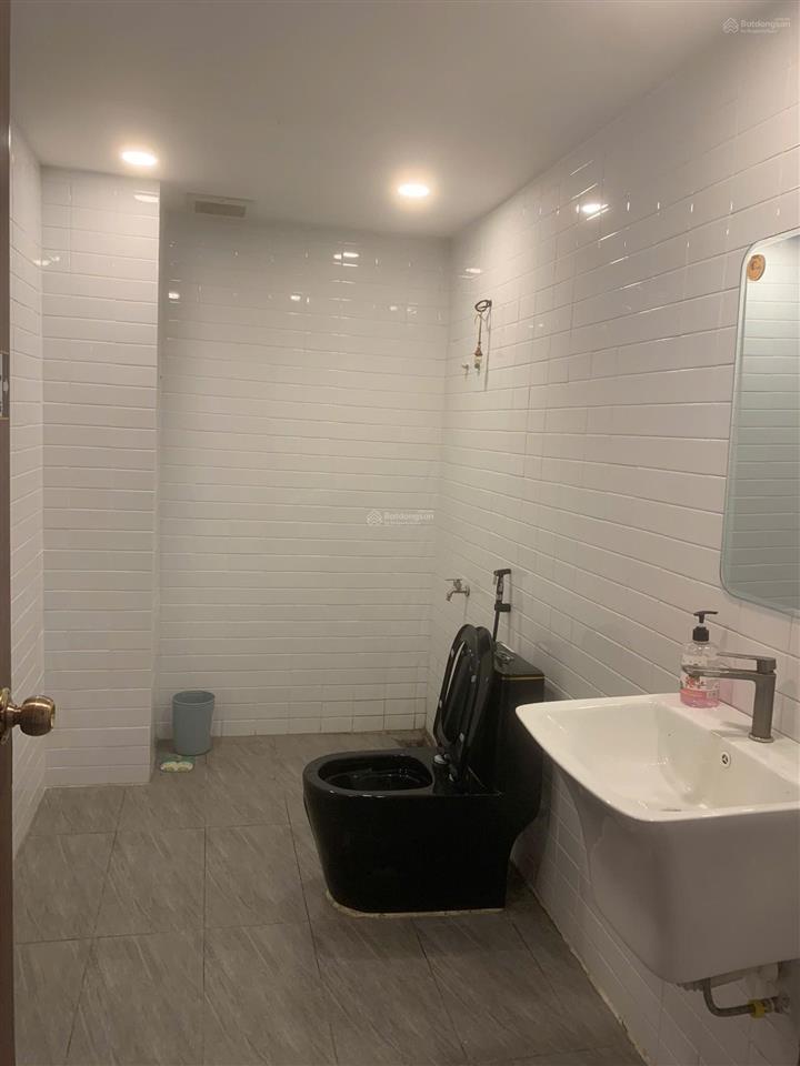 Cho thuê nhà 3 tầng mặt tiền thủ đức
