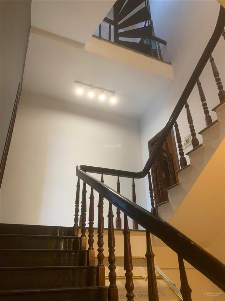 Cho thuê nhà 3 tầng mặt tiền thủ đức