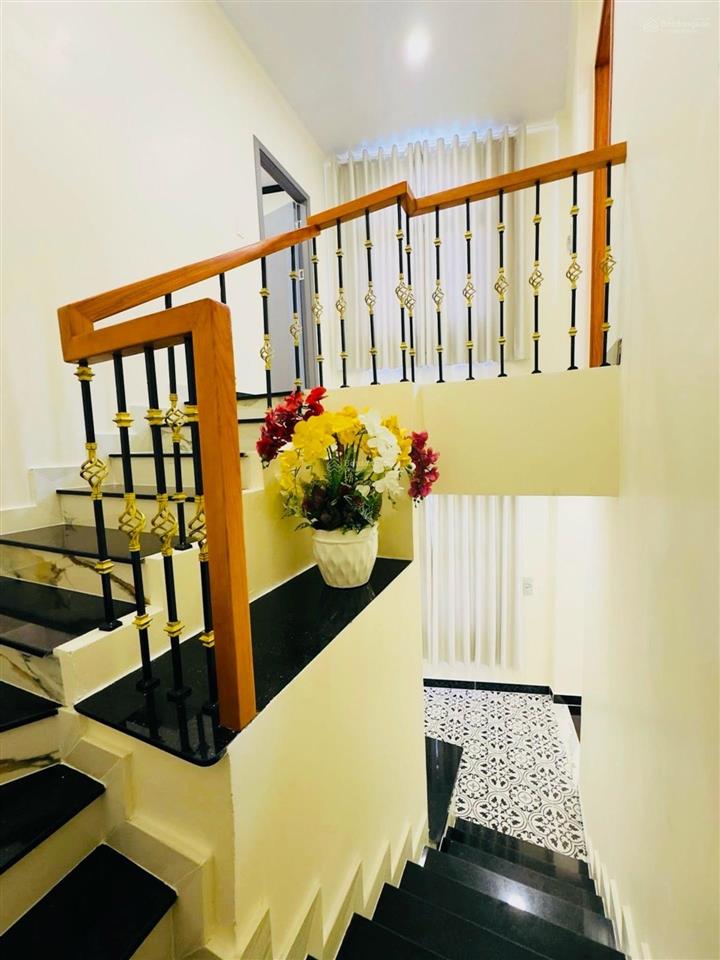Bán gấp nhà mới xây gần khu bắc hải giáp quận 10, 72m2