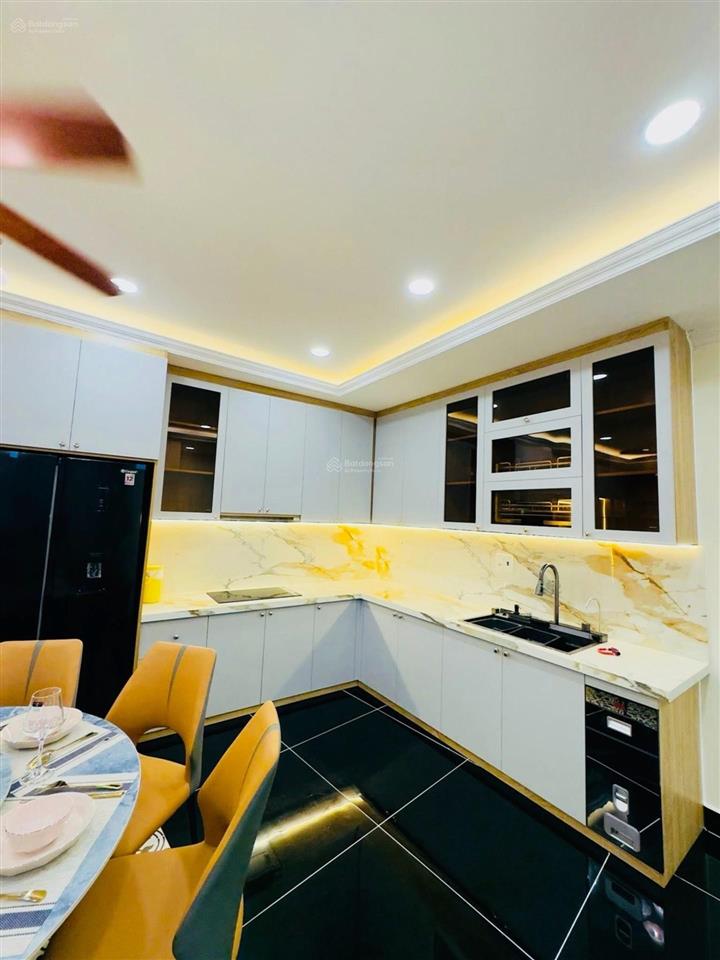 Bán gấp nhà mới xây gần khu bắc hải giáp quận 10, 72m2