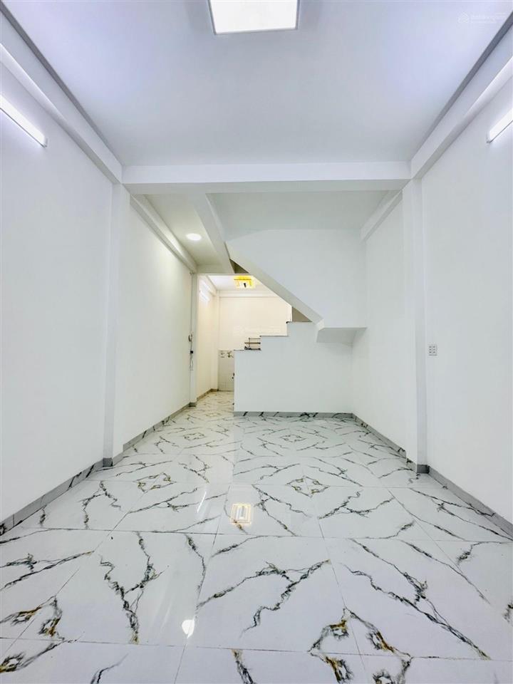 Bán nhà đường tô hiệu  tân phú gần đầm sen đường 7m thông, xe hơi vào nhà, 4.2m x 13m, chỉ 8,x tỷ