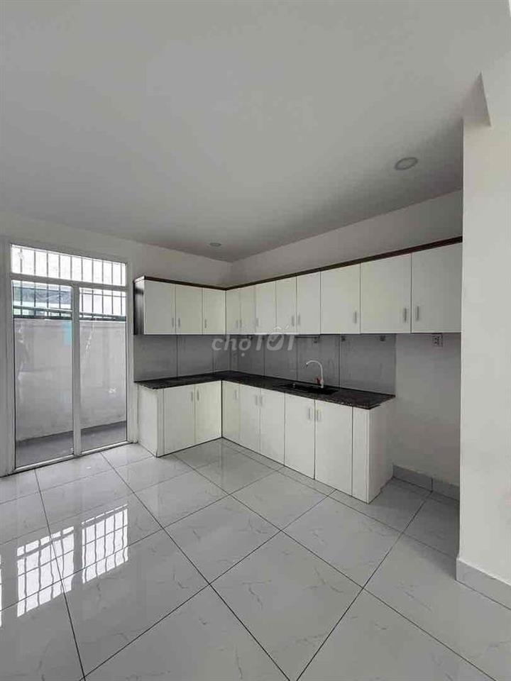 Nhà cho thuê giá rẻ ( 6triệu/ tháng) tại trung tâm Bến Lức