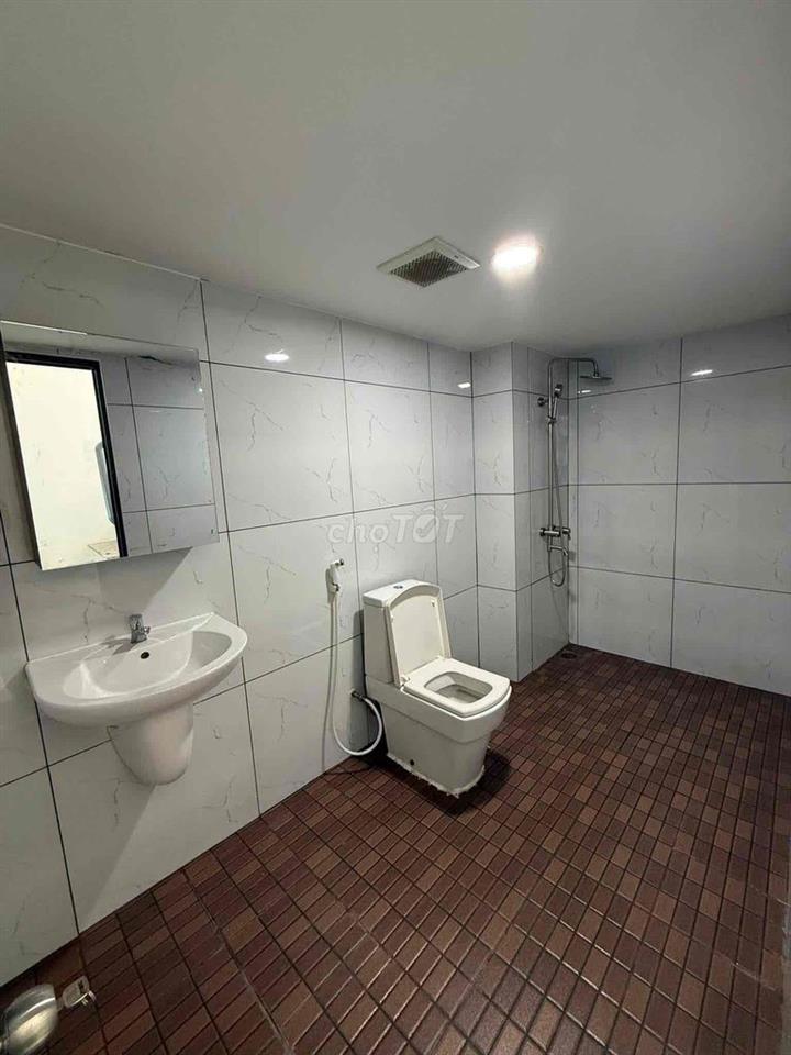 Nhà cho thuê giá rẻ ( 6triệu/ tháng) tại trung tâm Bến Lức