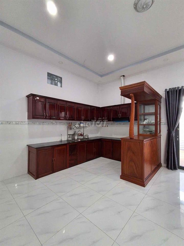 Cho thuê nguyên căn biệt thự (304m2) gần AEON phường Long An