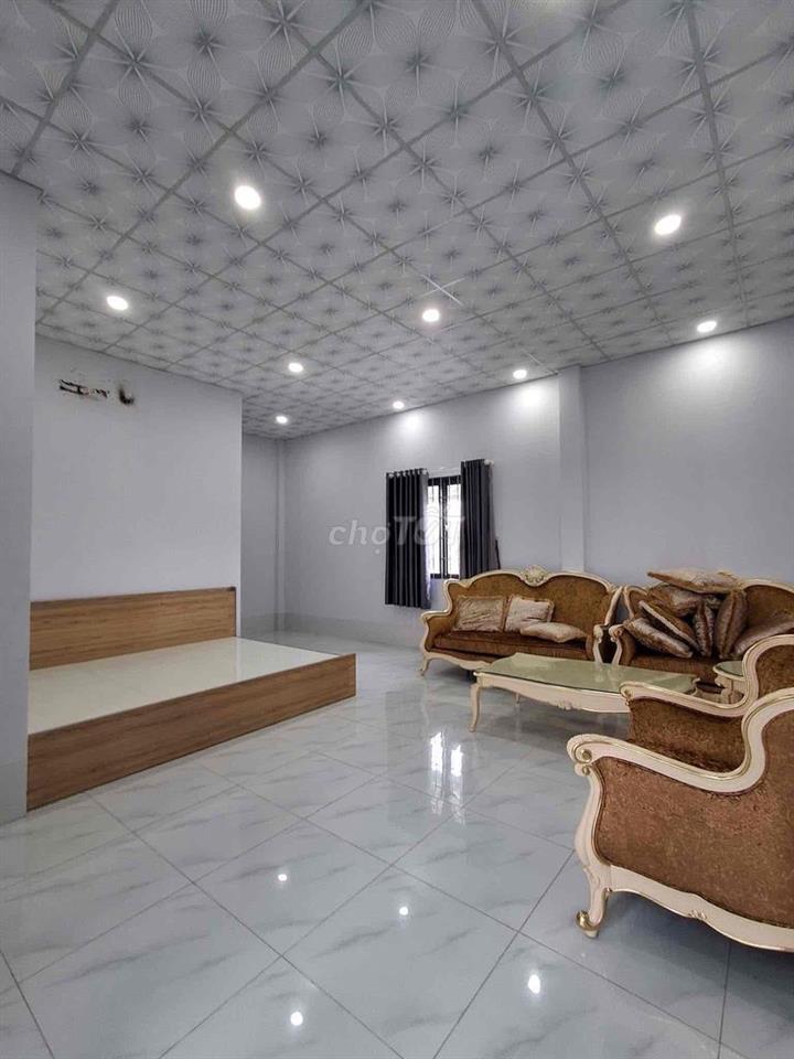 Cho thuê nguyên căn biệt thự (304m2) gần AEON phường Long An