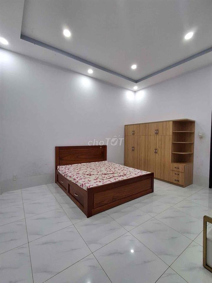 Cho thuê nguyên căn biệt thự (304m2) gần AEON phường Long An