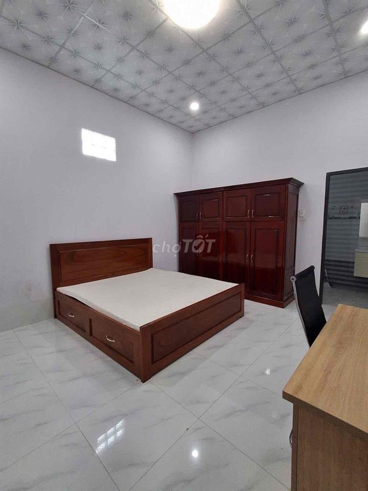 Cho thuê nguyên căn biệt thự (304m2) gần AEON phường Long An