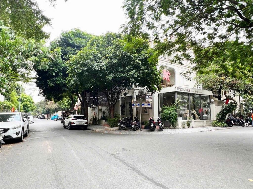 Bán biệt thự 3 tầng làng việt kiều châu âu 189m2 mặt tiền 9m  giá tốt chỉ 49,2 tỷ có thương lượng