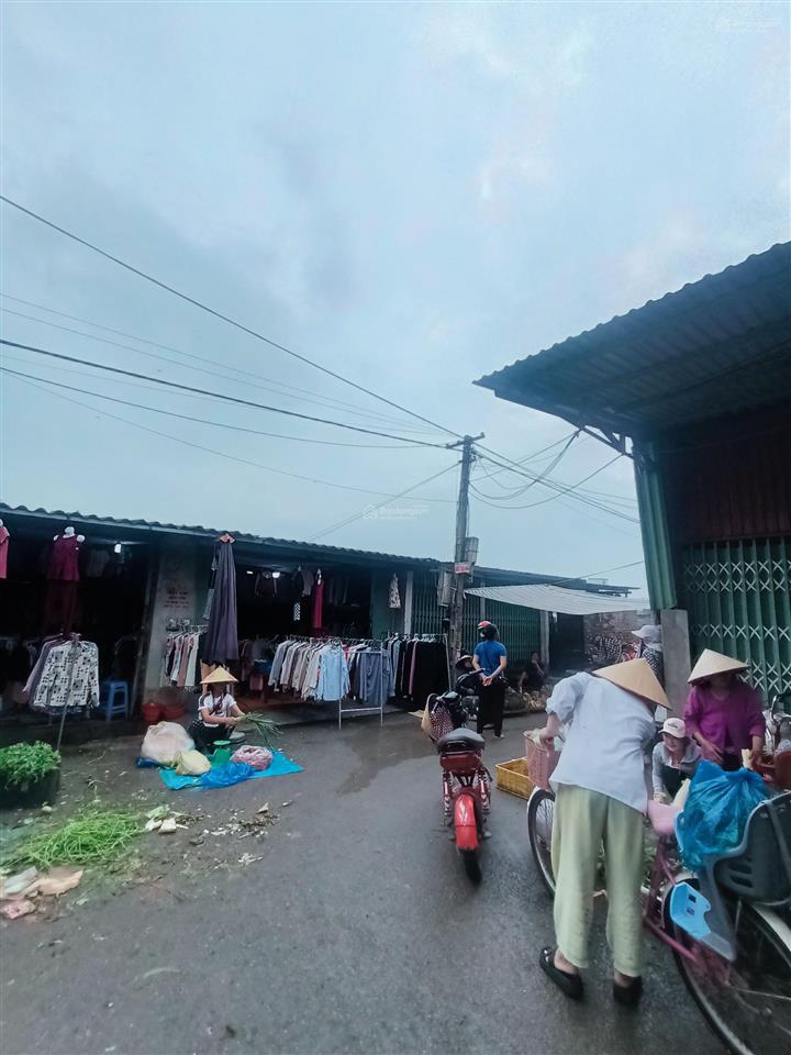 Cho thuê nhà c4 mặt sau chợ quảng oai tây đằng, mặt chợ kinh doanh mọi mặt hàng, 25m2, 700 nghìn/th