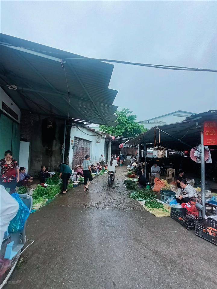 Cho thuê nhà c4 mặt sau chợ quảng oai tây đằng, mặt chợ kinh doanh mọi mặt hàng, 25m2, 700 nghìn/th