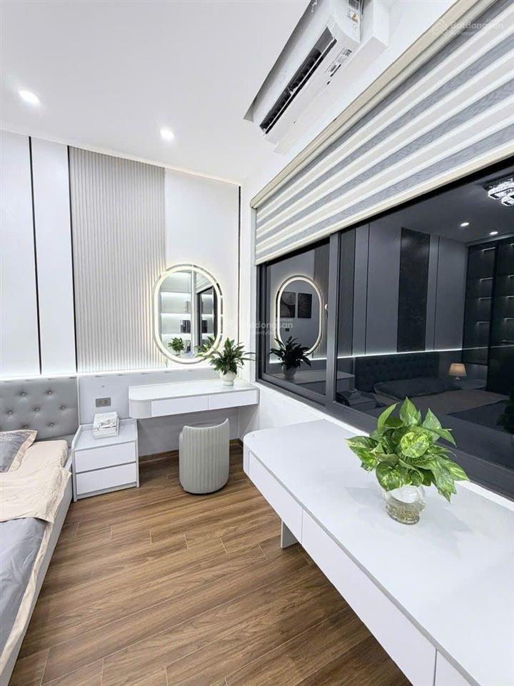 Chính chủ bán nhà riêng tại triều khúc, 9,7 tỷ, 32 m2, 3pn, 5wc, 7 tầng full nội thất.