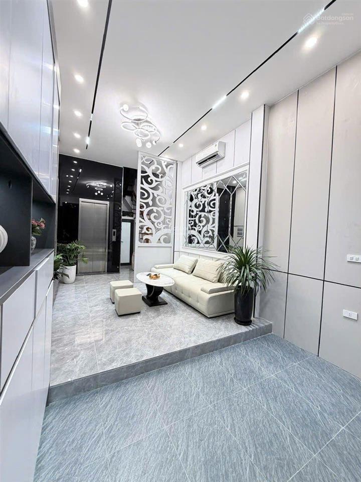 Chính chủ bán nhà riêng tại triều khúc, 9,7 tỷ, 32 m2, 3pn, 5wc, 7 tầng full nội thất.
