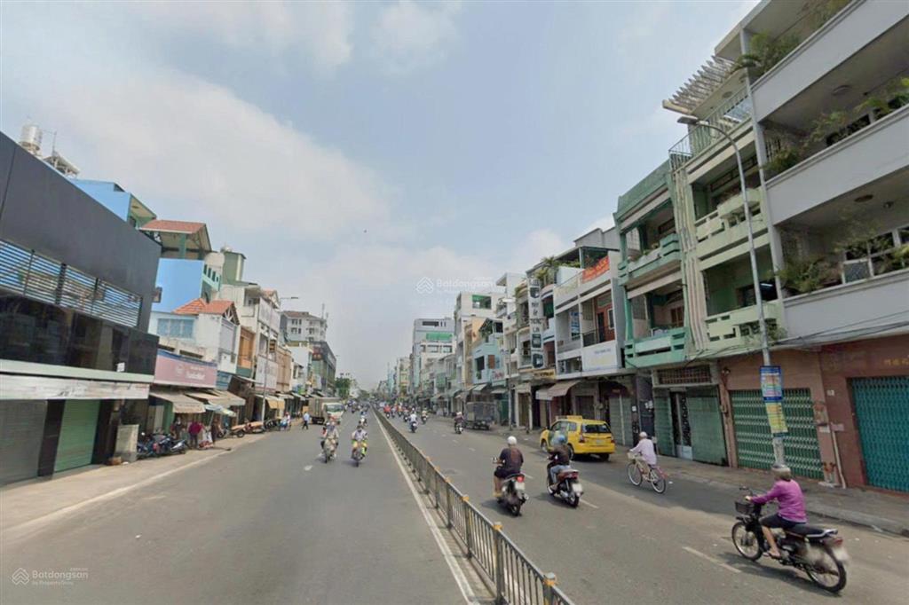 Cho thuê mặt bằng dt 8x15m mặt tiền rộng tại quận 11