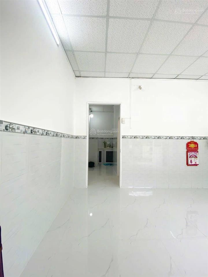 Tôi bán nhà 21 m2, 1 trệt, 1 lửng, xe hơi đậu trước nhà, tuyệt đẹp, quận 7. giá 650 triệu