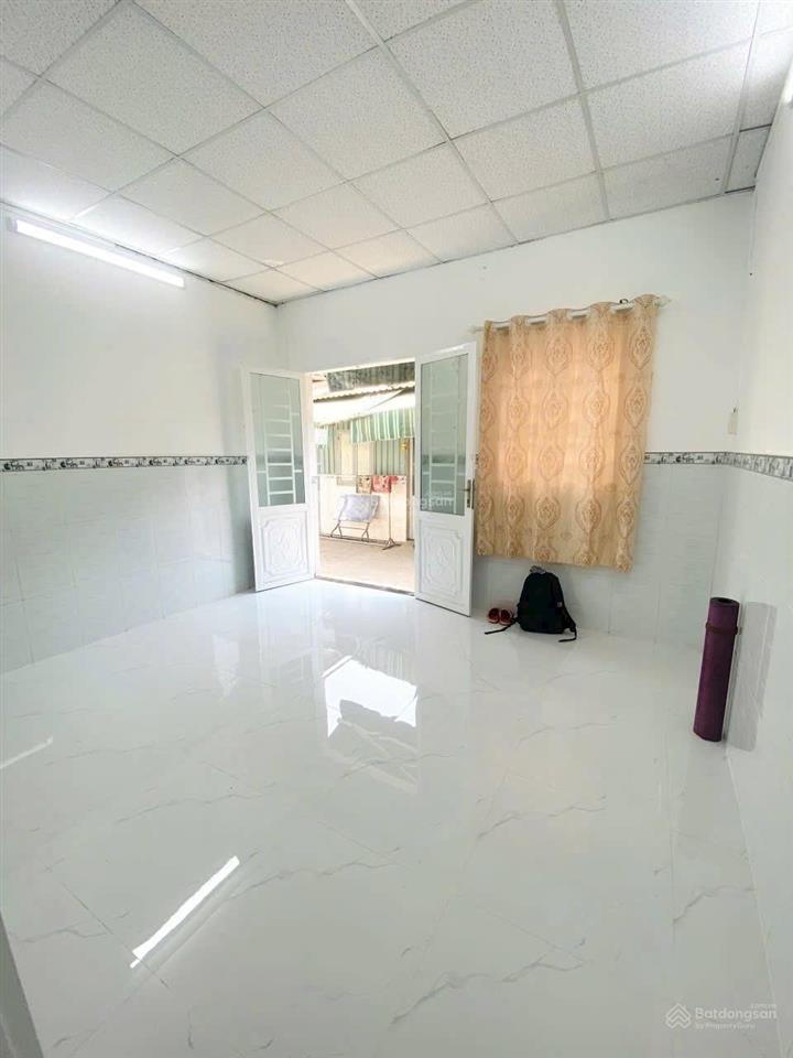 Tôi bán nhà 21 m2, 1 trệt, 1 lửng, xe hơi đậu trước nhà, tuyệt đẹp, quận 7. giá 650 triệu