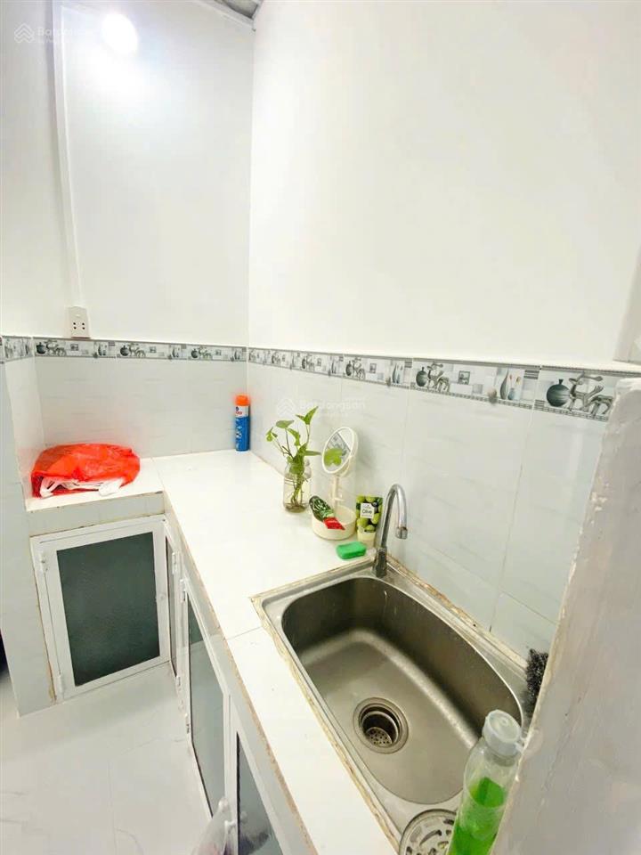 Tôi bán nhà 21 m2, 1 trệt, 1 lửng, xe hơi đậu trước nhà, tuyệt đẹp, quận 7. giá 650 triệu