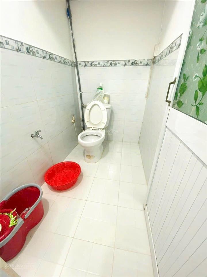 Tôi bán nhà 21 m2, 1 trệt, 1 lửng, xe hơi đậu trước nhà, tuyệt đẹp, quận 7. giá 650 triệu
