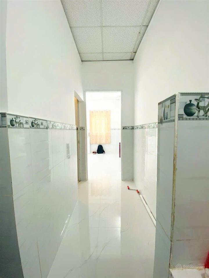 Tôi bán nhà 21 m2, 1 trệt, 1 lửng, xe hơi đậu trước nhà, tuyệt đẹp, quận 7. giá 650 triệu