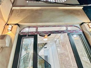 Tôi bán nhà 99 m2, 1 trệt, 1 lầu, sân thương, tuyệt đẹp. quận 4. giá  5,19 tỷ