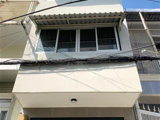 Tôi bán nhà 57 m2, xe hơi đậu trước nhà, 1 trệt, 3 lầu, phường tân hưng, quận 7. giá 1,85 tỷ