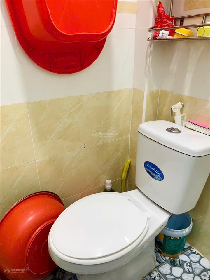 Tôi bán nhà 42 m2 sd, 1 trệt, 1 lầu, 2 pn, tuyệt đẹp, quận 7. giá 930 triệu