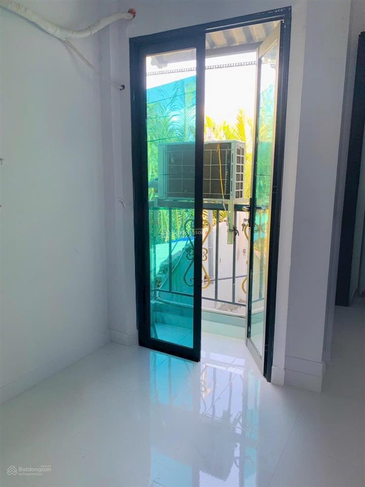Tôi bán nhà 42 m2 sd, 1 trệt, 1 lầu, 2 pn, tuyệt đẹp, quận 7. giá 930 triệu