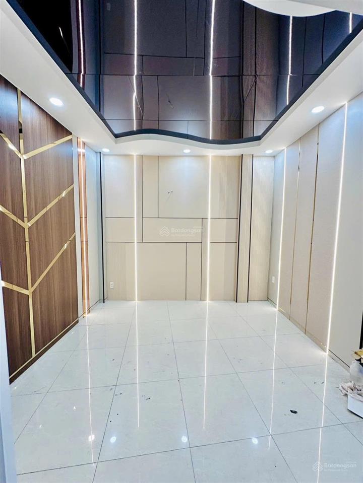 Tôi bán nhà 90 m2, 1 trệt.3 lầu đúc, sát hẽm ôtô, quận 4, giá  4,25 tỷ