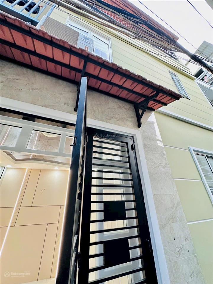 Tôi bán nhà 90 m2, 1 trệt.3 lầu đúc, sát hẽm ôtô, quận 4, giá  4,25 tỷ