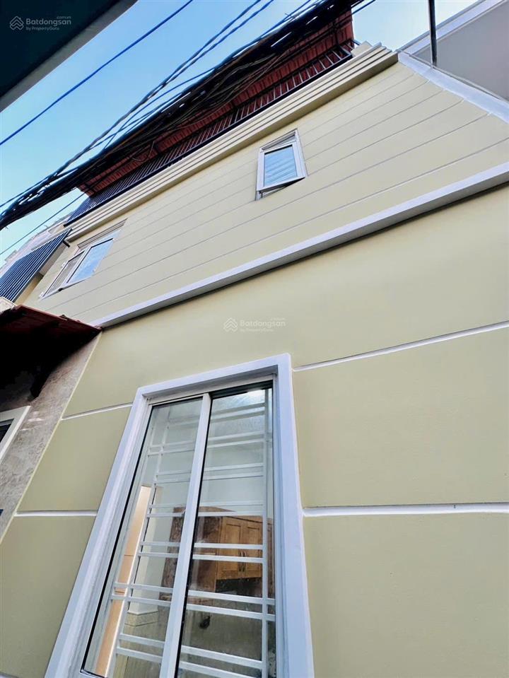 Tôi bán nhà 90 m2, 1 trệt.3 lầu đúc, sát hẽm ôtô, quận 4, giá  4,25 tỷ