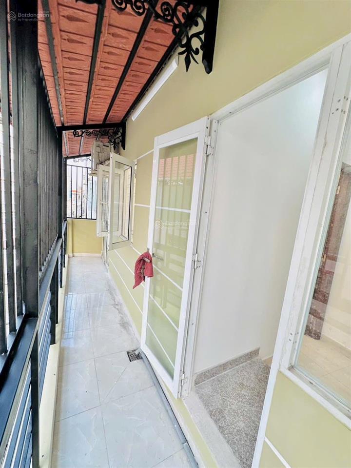 Tôi bán nhà 90 m2, 1 trệt.3 lầu đúc, sát hẽm ôtô, quận 4, giá  4,25 tỷ