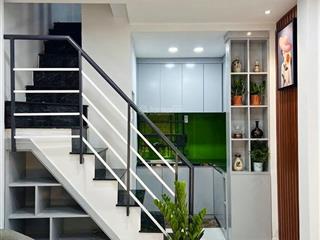 Tôi bán nhà 54 m2, 1 trệt, 2 lầu, tuyệt đẹp, quận 7,giá  2,5 tỷ