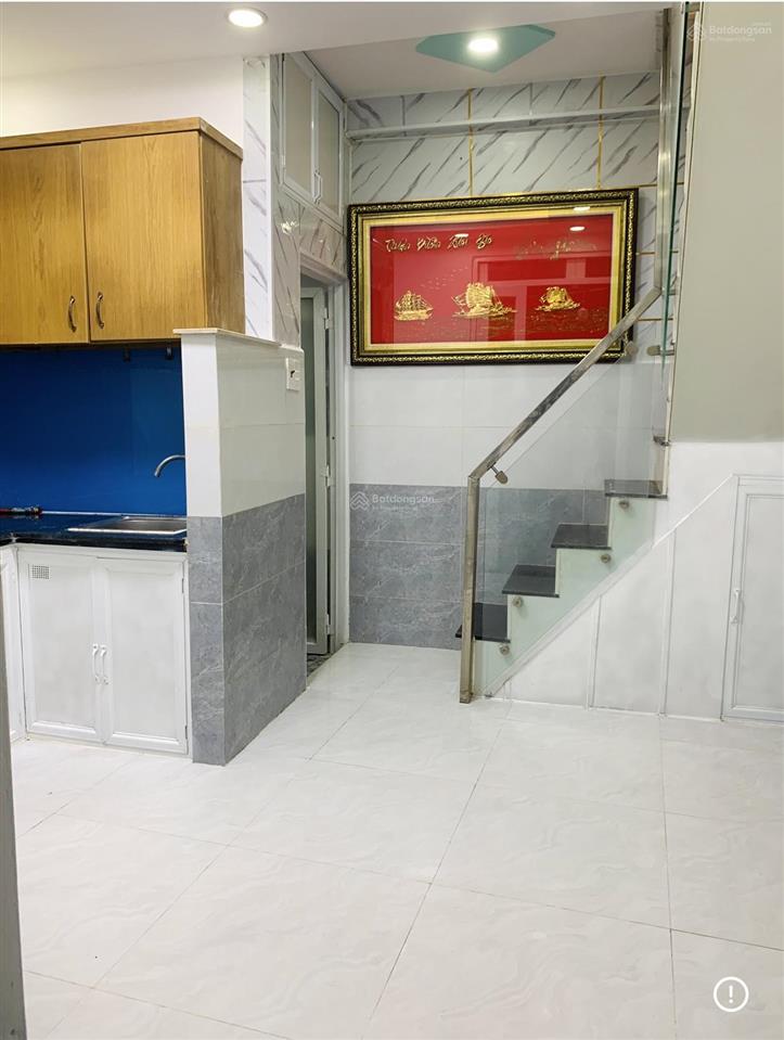 Tôi bán nhà 52m2 sd 1 trệt, 2 lầu đúc, sát hẻm xe hơi, giấy tờ hợp lệ, tuyệt đẹp. giá 1,38 tỷ