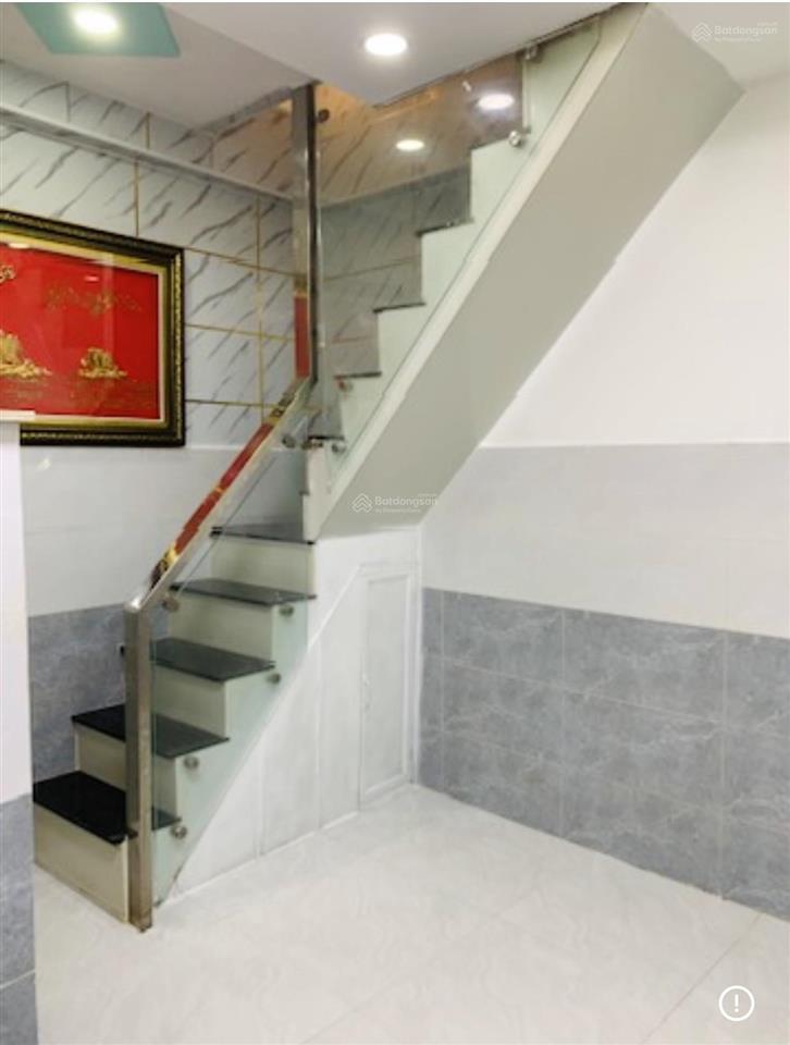 Tôi bán nhà 52m2 sd 1 trệt, 2 lầu đúc, sát hẻm xe hơi, giấy tờ hợp lệ, tuyệt đẹp. giá 1,38 tỷ