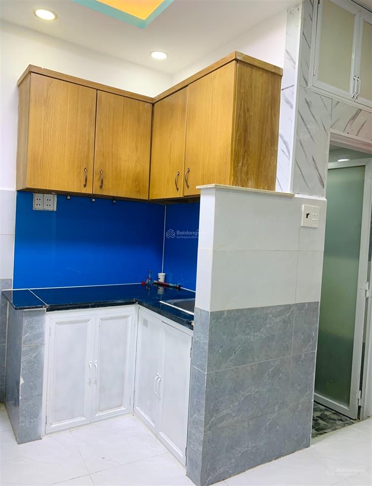 Tôi bán nhà 52m2 sd 1 trệt, 2 lầu đúc, sát hẻm xe hơi, giấy tờ hợp lệ, tuyệt đẹp. giá 1,38 tỷ