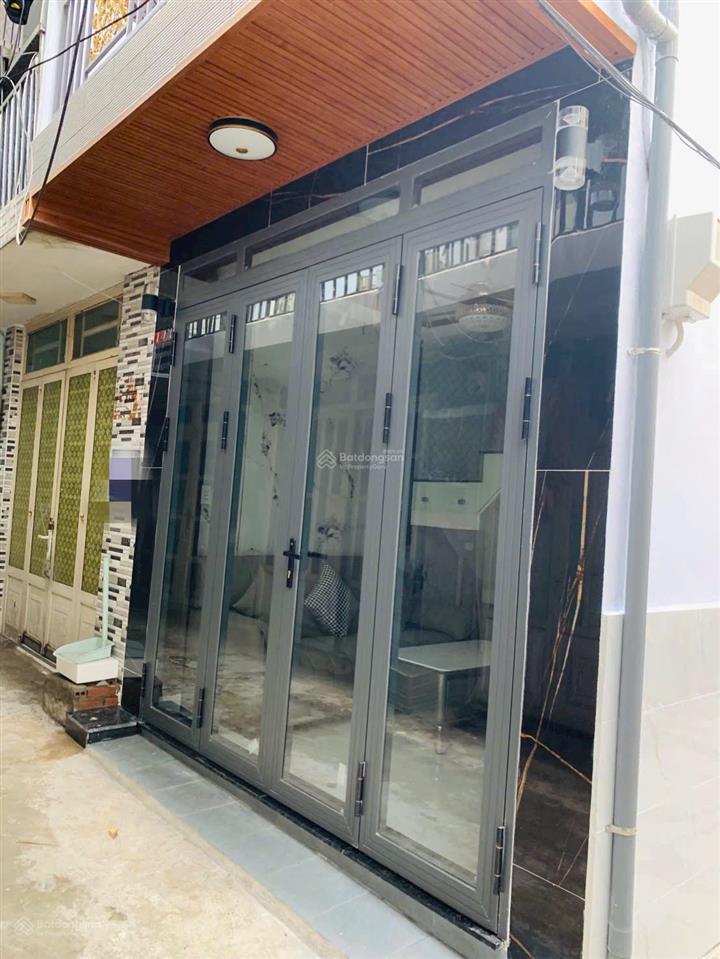 Tôi bán nhà 46m2 sd, 1 trệt. 1 lầu, 2 pn, 2 wc, tuyệt đẹp, sát hẻm xe hơi, quận 7, giá 1,8 tỷ