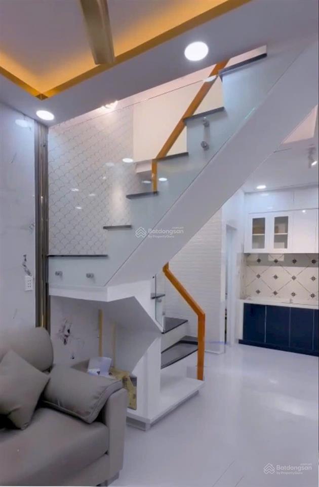 Tôi bán nhà 46m2 sd, 1 trệt. 1 lầu, 2 pn, 2 wc, tuyệt đẹp, sát hẻm xe hơi, quận 7, giá 1,8 tỷ