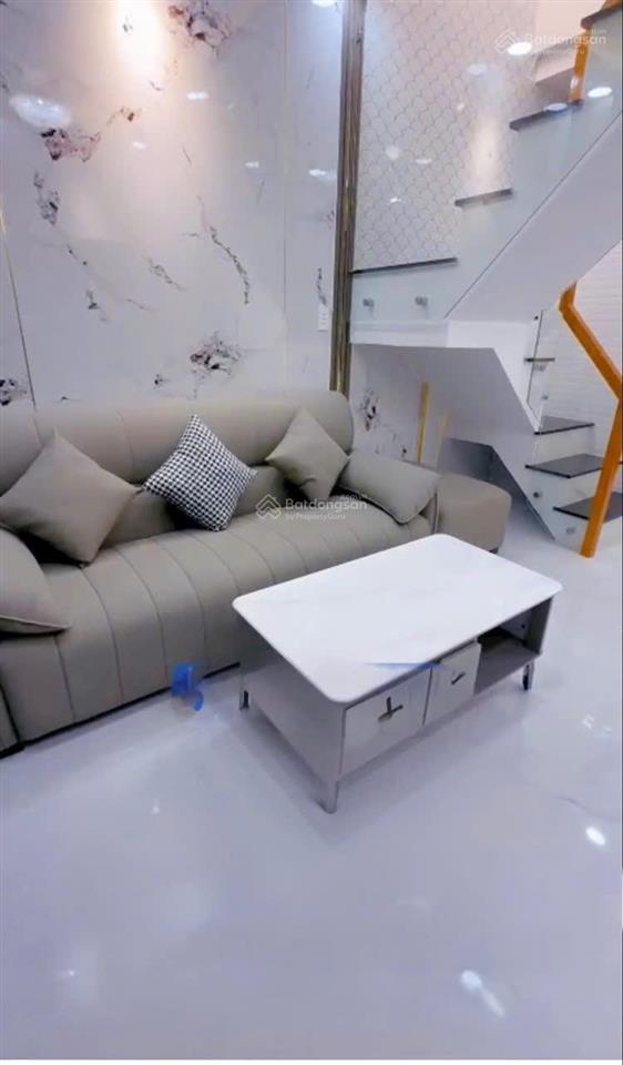 Tôi bán nhà 46m2 sd, 1 trệt. 1 lầu, 2 pn, 2 wc, tuyệt đẹp, sát hẻm xe hơi, quận 7, giá 1,8 tỷ