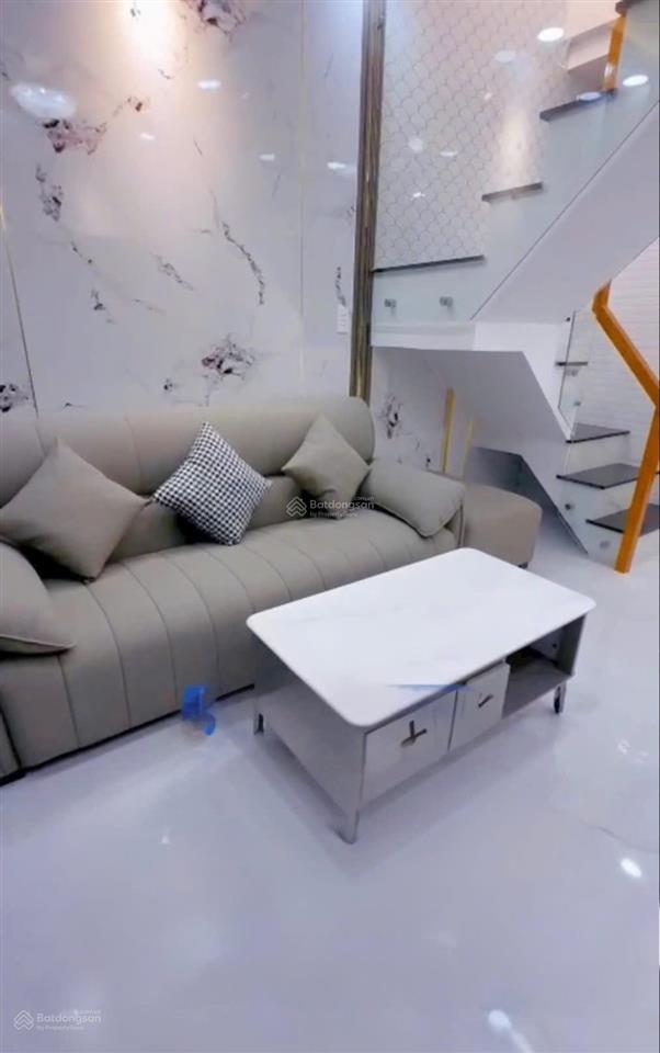 Tôi bán nhà 46m2 sd, 1 trệt. 1 lầu, 2 pn, 2 wc, tuyệt đẹp, sát hẻm xe hơi, quận 7, giá 1,8 tỷ