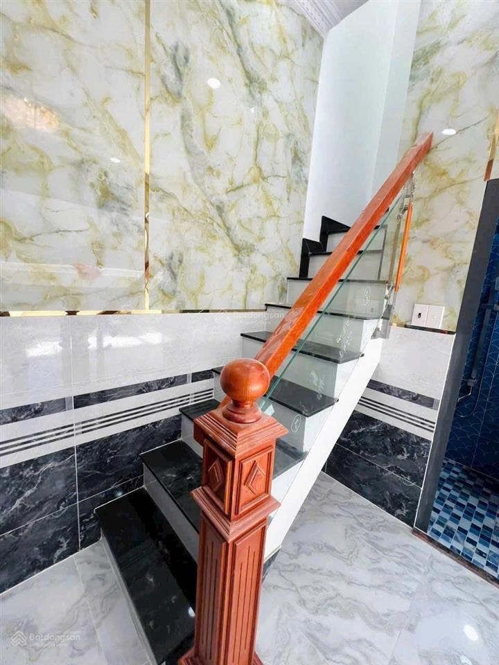 Tôi bán nhà 40 m2 sd, sổ hồng, 1 trệt 1 lầu. 2 pn. tuyệt đẹp. quận 7, giá 1,59 tỷ